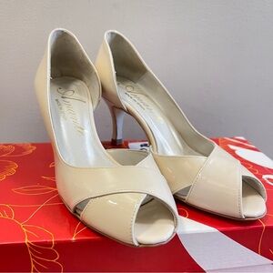 Amante Furia Bone Patent Leather Peep Toe Heels Cream – US 4
